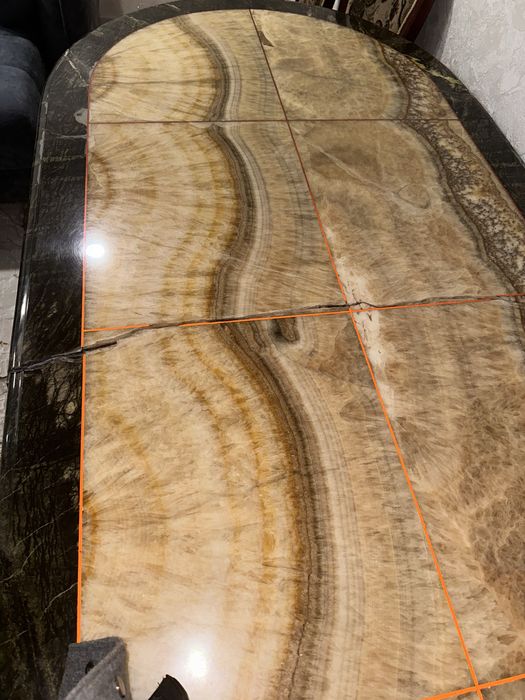 Продам стол с 5 стульями.