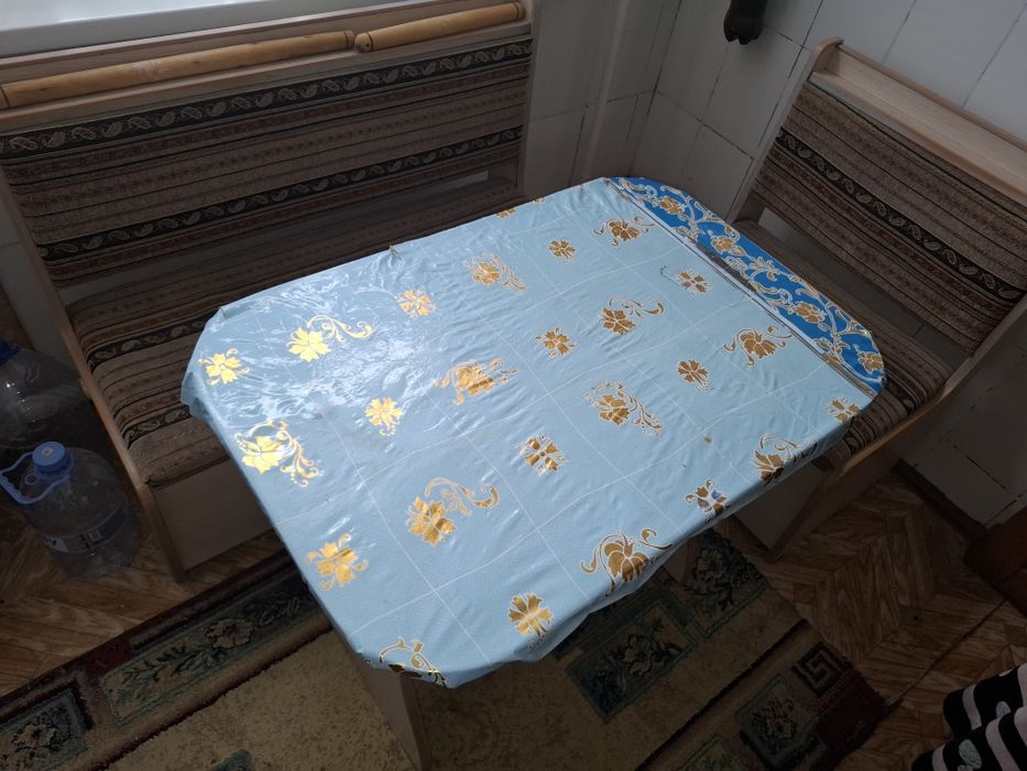 Уголок столыменен