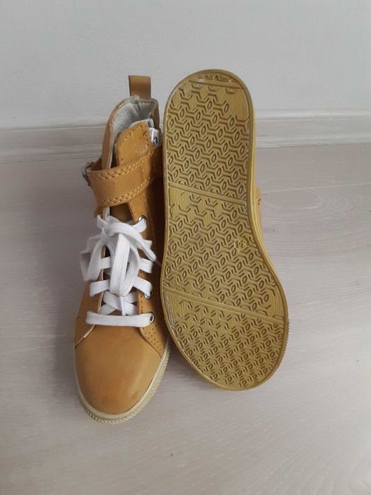 Детски кожени обувки