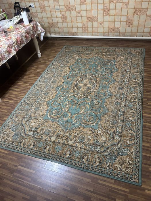 Продается БУ ковёр 200 на 300