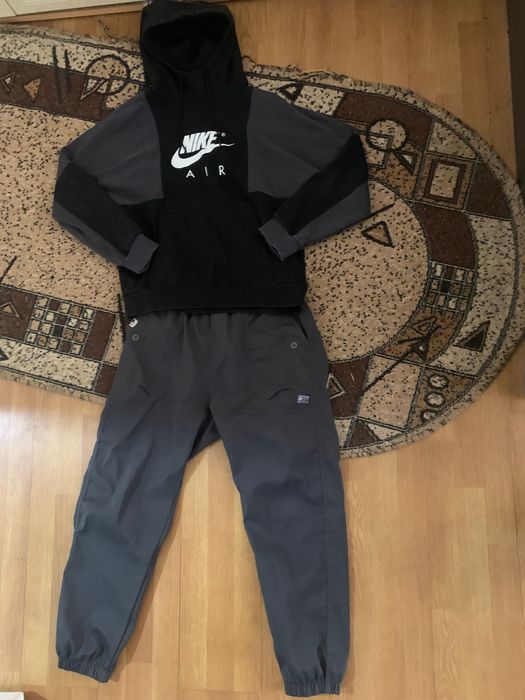 Екип с суитшърт на Nike