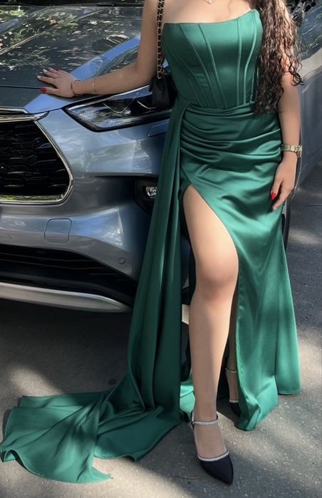 Елегантна зелена рокля