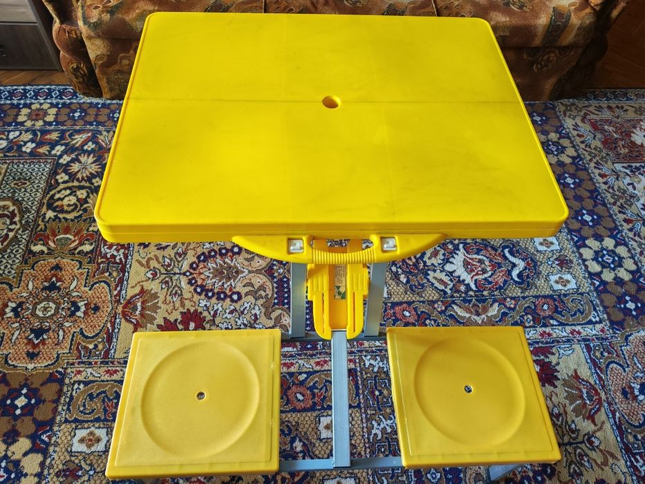 Сгъваема къмпинг маса с 4 стола