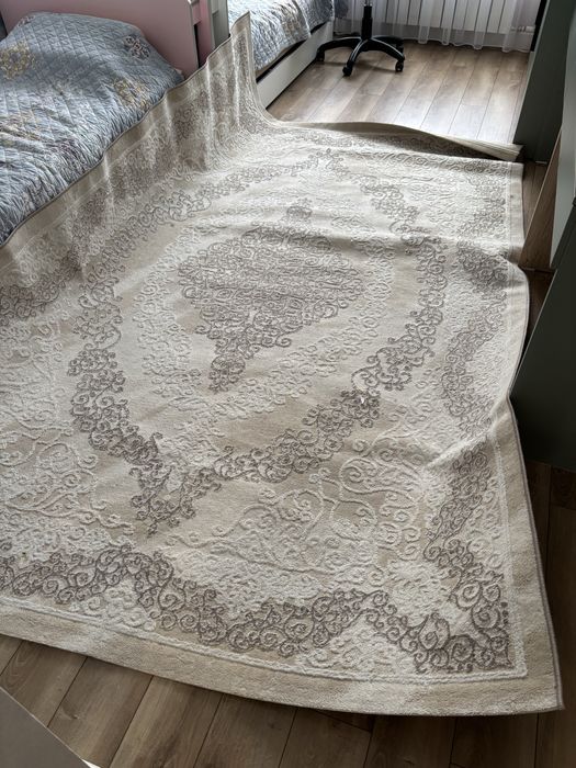 Продам2 оденаковх ковра