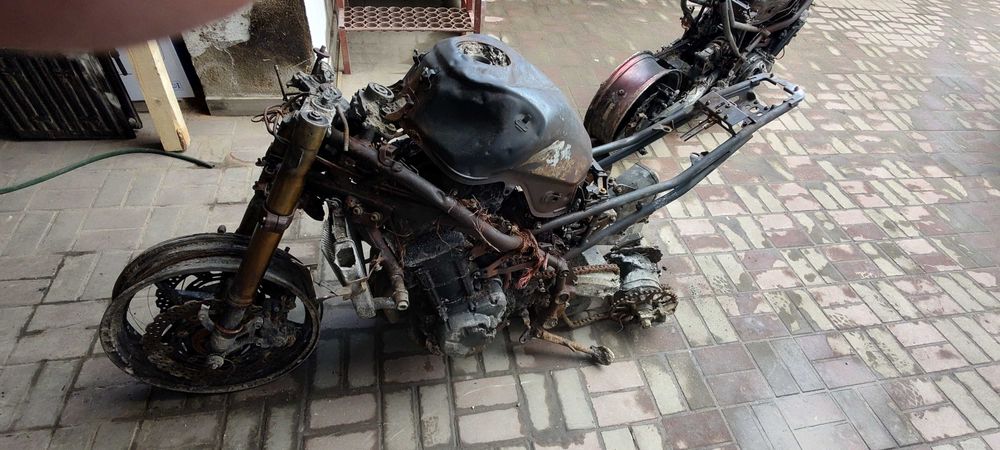 Kawasaki Z900, 2024, si Z900 2022 daune de Incendiu pt. piese sau..
