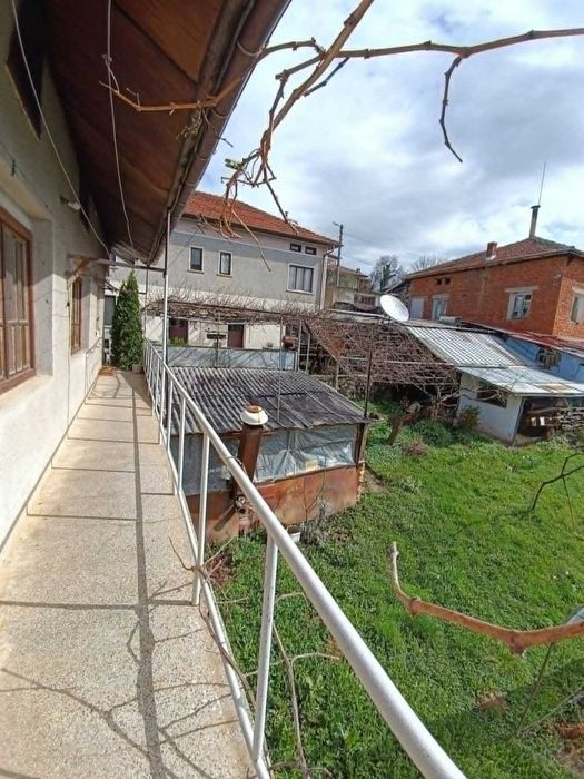Продава къща с двор в Троянския Балкан