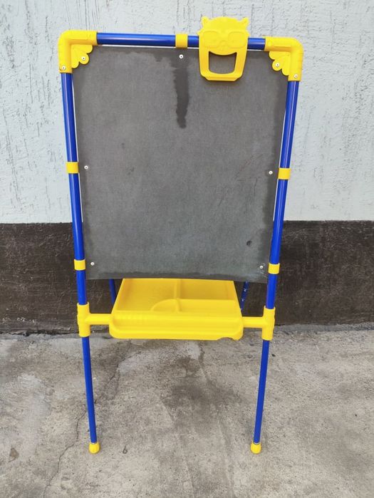 Доска для рисования,мольберт.