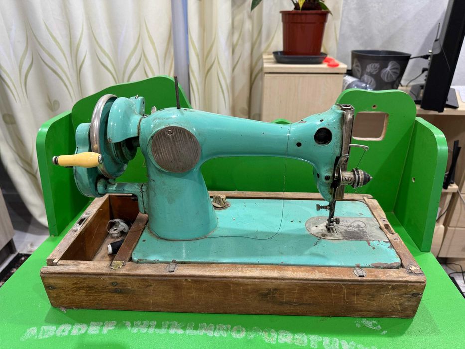 Продается швейная машина б/у