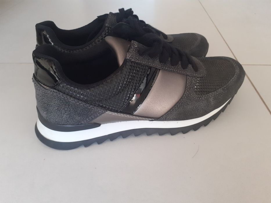 Дамски сникърси.