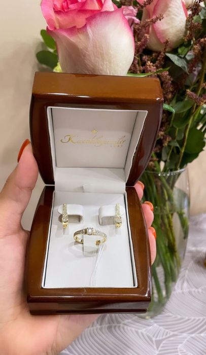 Продаю бриллиантовый комплект