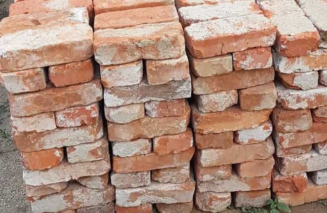 200  buc caramida f tare din demolari