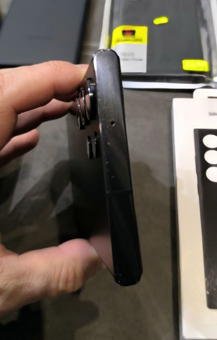 Samsung S23 Ultra 8/256 с оригинално 45w зарядно и 5 кейса