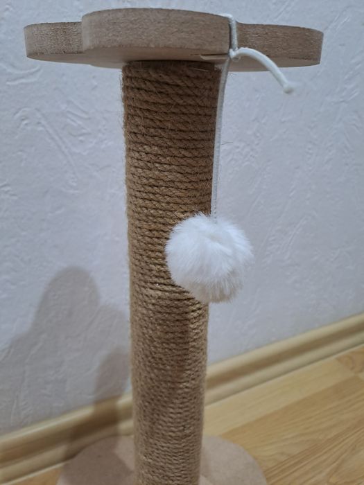 Когтеточка с игрушками
