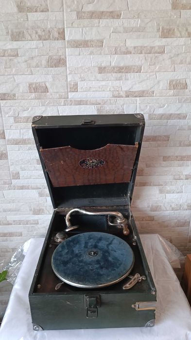 Български грамофон с манивела - Radio Electric - 1930"г.