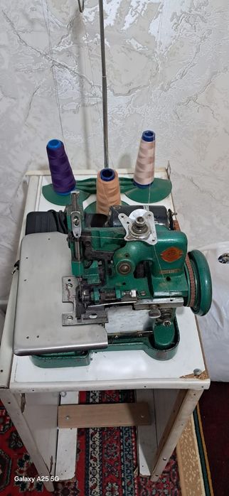 Оверлок б/у.Состояние отличное