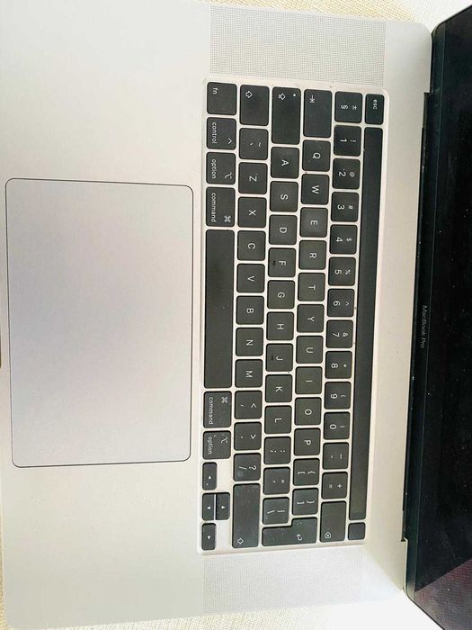 Macbook Pro 2019 I7 16"