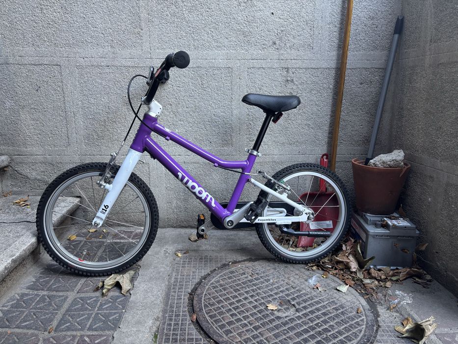 Bicicleta copii WOOM 3, mov, stare buna