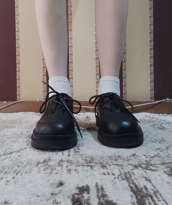 Школьные черные туфли на платформе