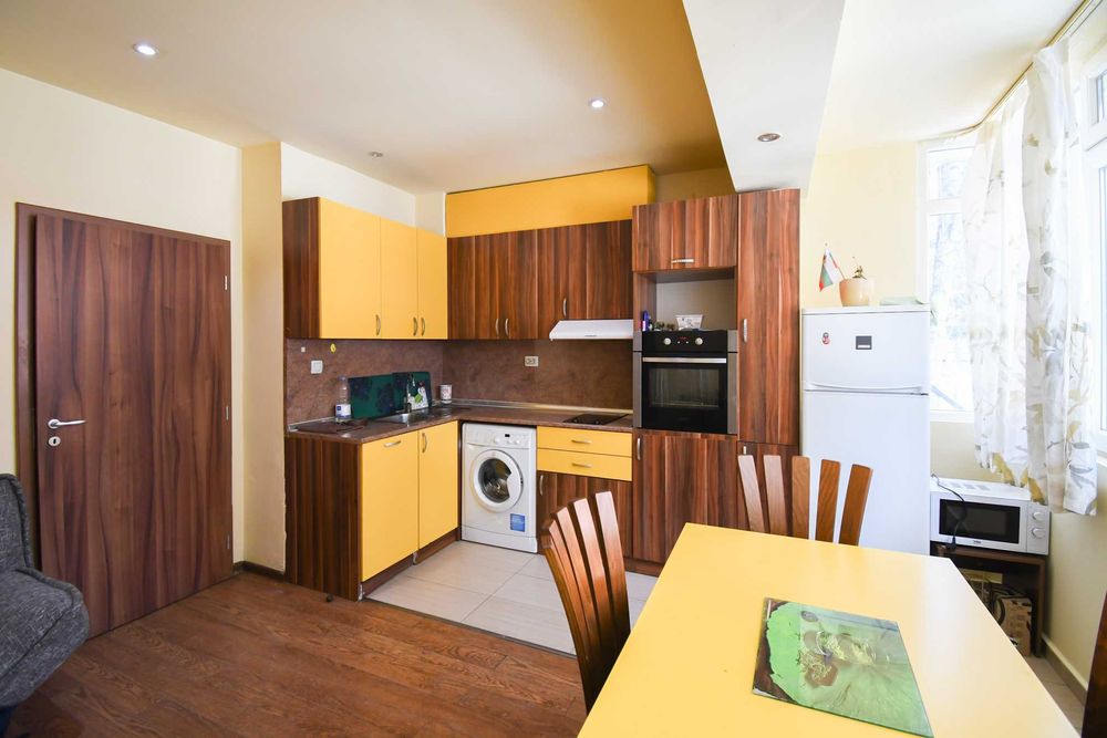 Двустаен апартамент в Лозенец