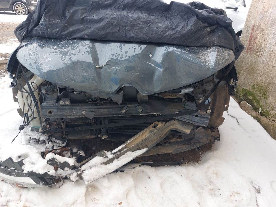 Vând/Schimb megan 4 avariat