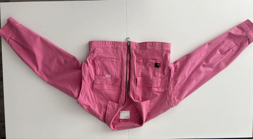 Якета, горнища Bershka Levis