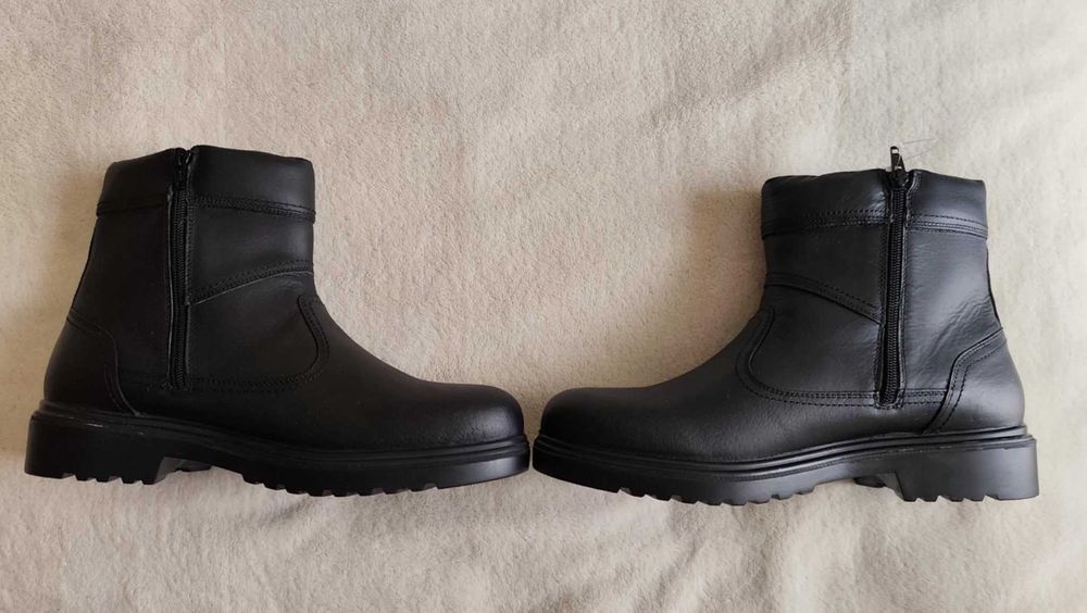 Чисто нови кожени боти 43 номер.