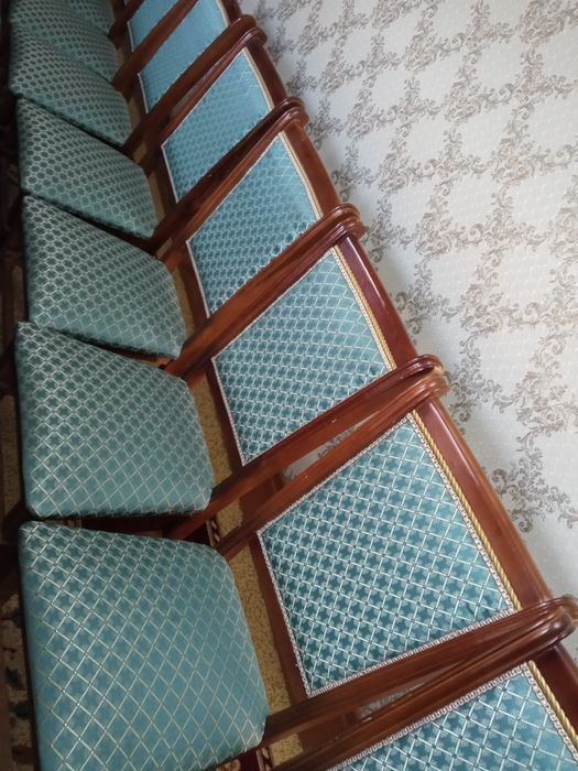 Деревянные стулья