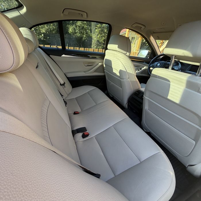 Bmw 520xdrive 2014/10 190cp camera 360 interior alb impecabil  istoric Bmw