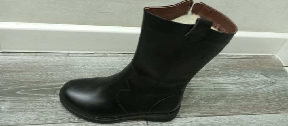Продам женские зимние сапоги