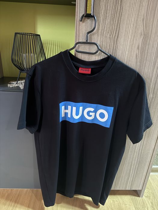 Мъжка тениска hugo boss размер (S-M)
