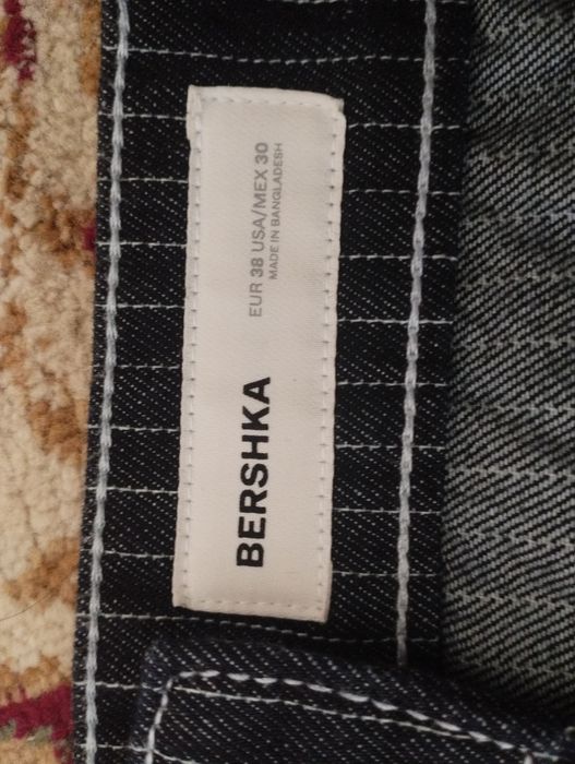 Джинсы поласатые из магазина Bershka широкие