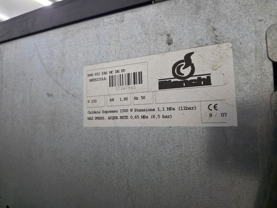 Вендинг Кафе машина и хладилна витрина Bianchi