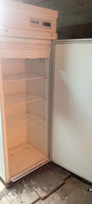 Продаю вертикальный морозильник