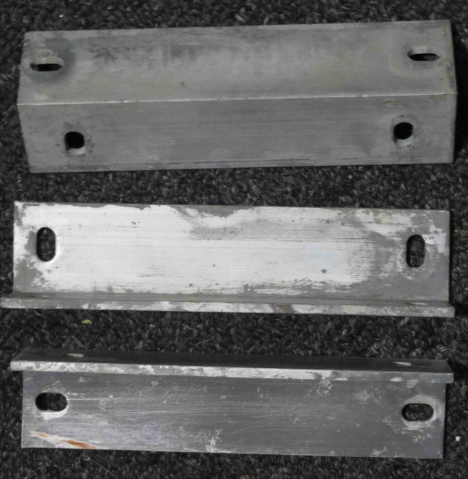 Уголки стальные 50х50х5 мм и другие и Шарниры навесы для ворот