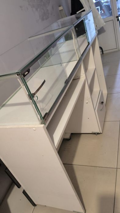 Продам ветриный шкаф