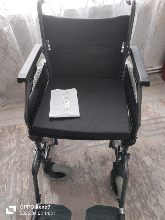 Инвалидная коляска.