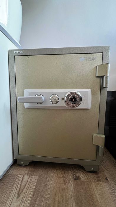 Продаётся сейф 250.000