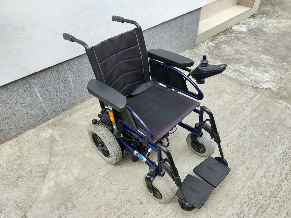 Cărucior - scaun electric pentru persoane cu dizabilități