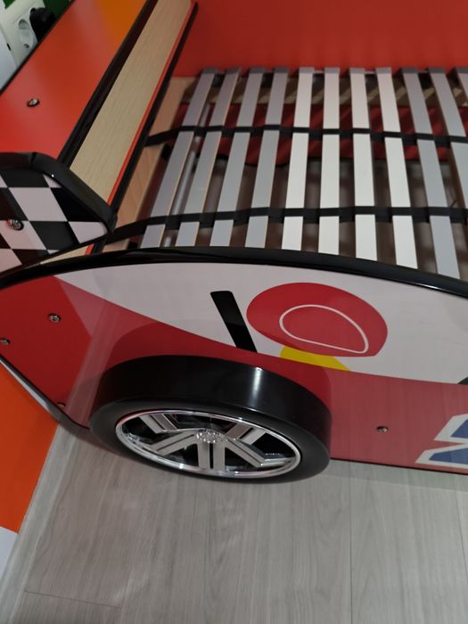 Pat mașinuță cu faruri funcționale și bandă LED  stare excelentă!