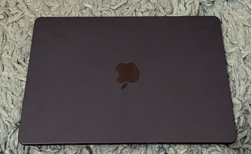 MacBook Air 13,6-inch, Mid 2022 M2, 8GB DDR, 256GB ssd Baterie 100%