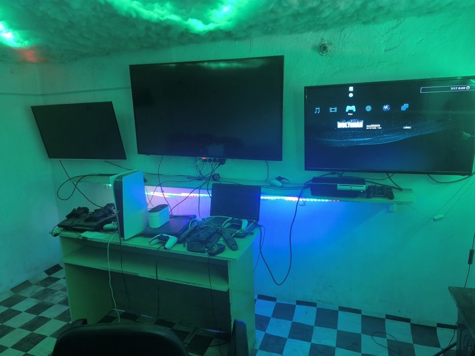 Playstation bir million 200  kelishimiz ulgurib qoling