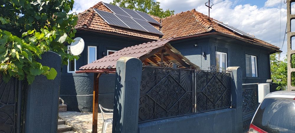 Casa mare sat Maceu, 4 camere,hol,baie,gradina