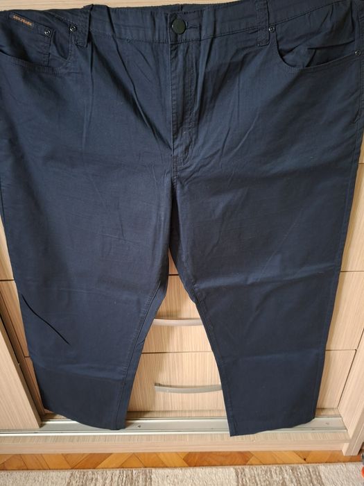 Vand pantaloni  mari