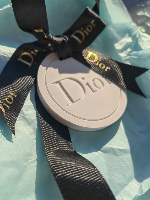 Луксозен ароматизатор за кола Dior подходящ а подарък