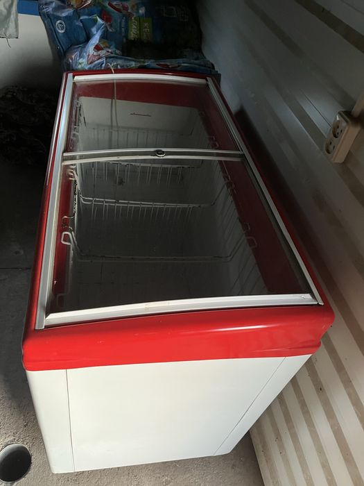 Продам витринный морозильник бу