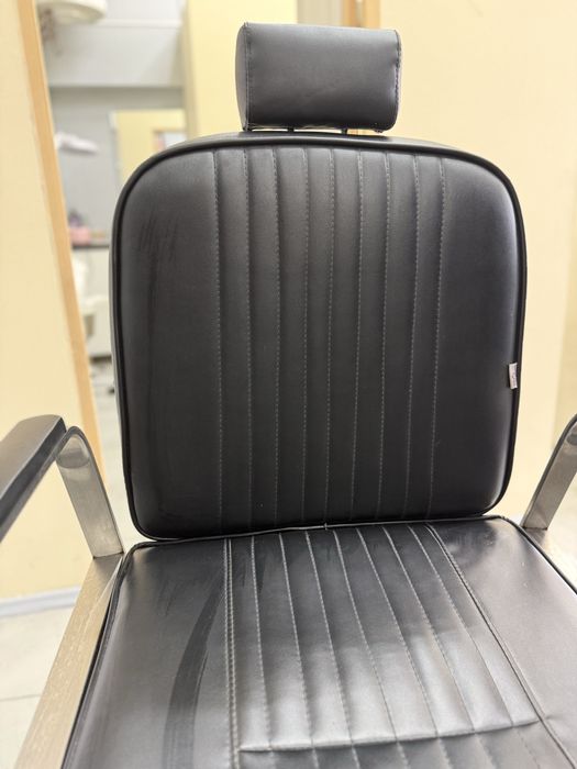 Vand scaun de frizerie aproape nou