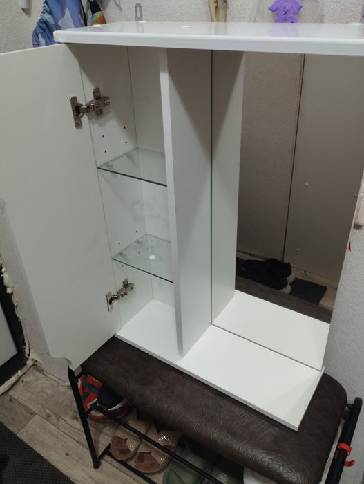 Шкаф зеркальный навесной