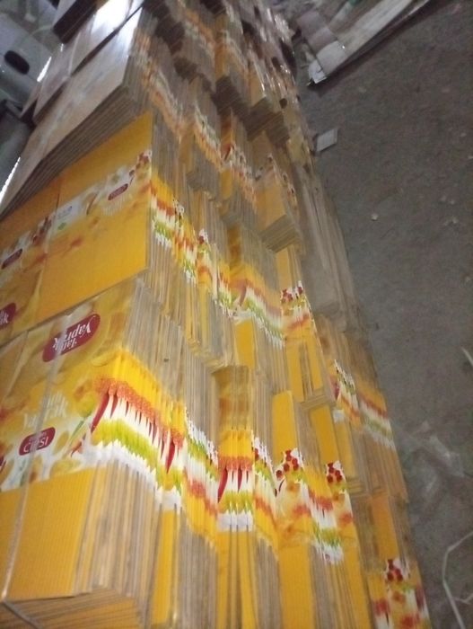 Makalatura metallom maklatura makulatura karobka Plastik Salafan