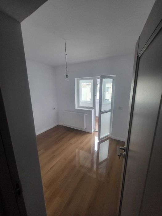 3 camere decomandat Mioritei