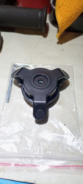 Демпфер за quadlock стойка за телефон